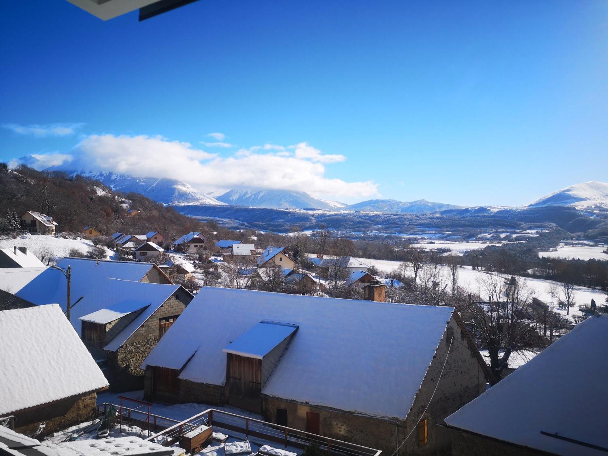 Hotel Les Chenets Saint-Julien-en-Champsaur Exterior foto